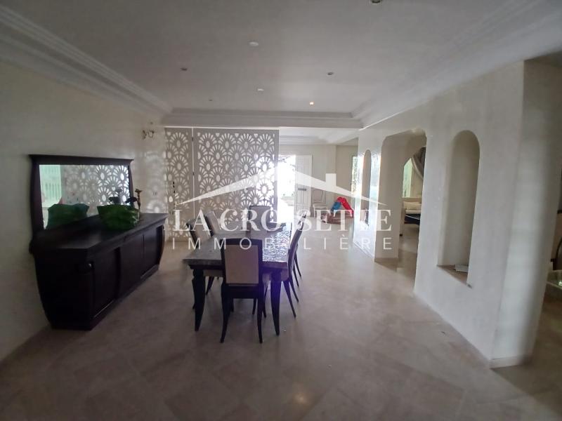 Villa S+5 avec piscine et quatre appartements S+3 à Bhar Lazrek
